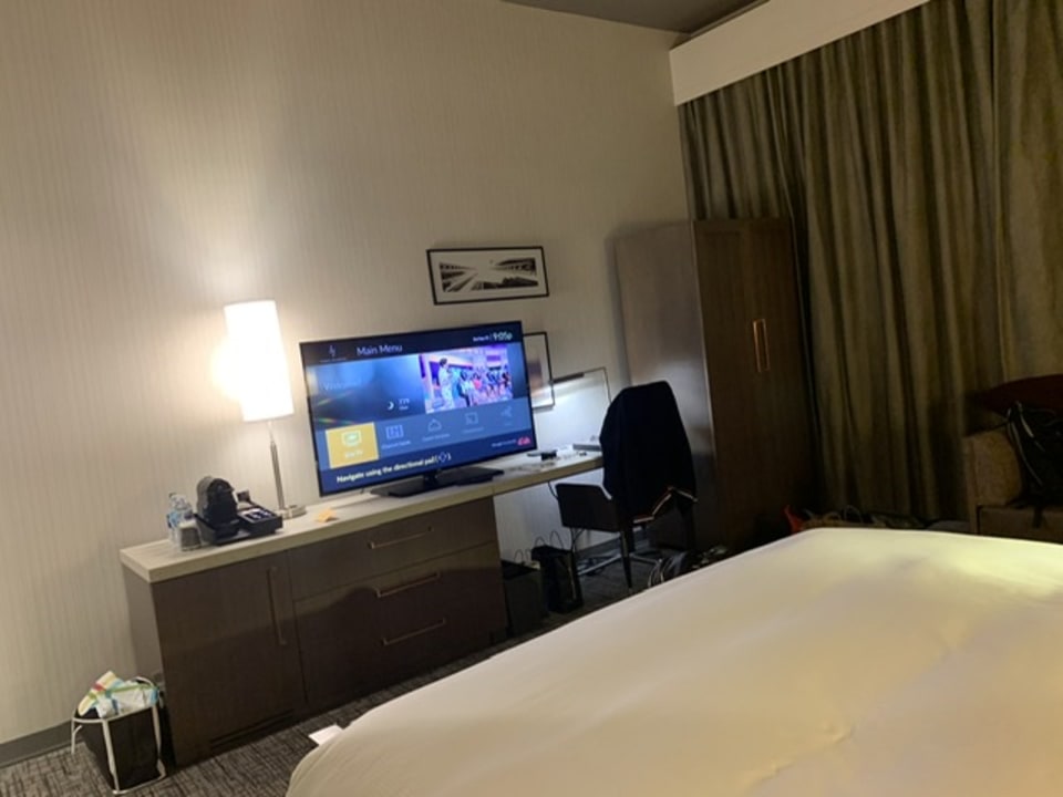 Zimmer H Hotel Los Angeles, Curio Collection by Hilton