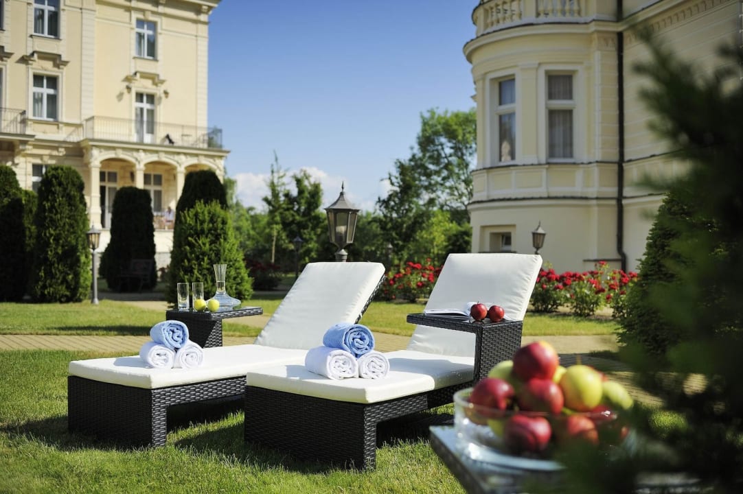 Garden  Savoy Westend Hotel