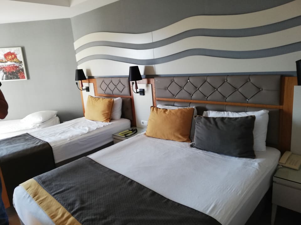 Zimmer Saturn Palace Resort Hotel