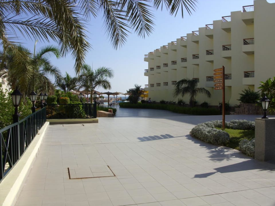 Sicht Richtung Pool und Meer Palm Beach Resort