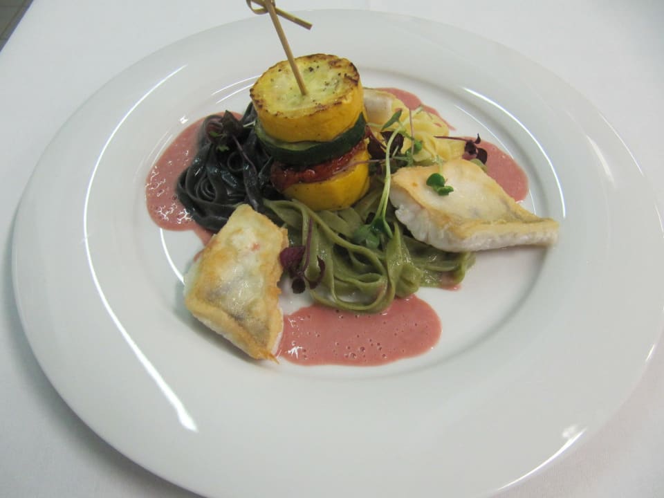 Zanderfilet auf dreierlei Pasta und Gemüsespieß Morada Strandhotel Ostseebad Kühlungsborn