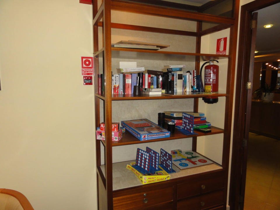 Bibliothek und Spieleecke Sabina Hotel & Suites