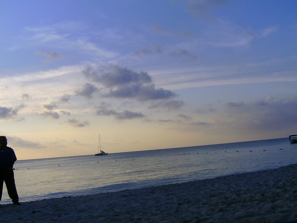 Sonnenuntergang Merril's Beach Resort II