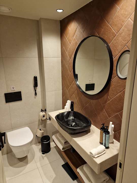 Zimmer Domes Aulūs Zante, Autograph Collection