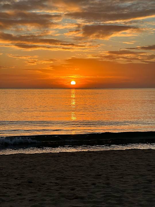 Strand The Calm Resort & Spa