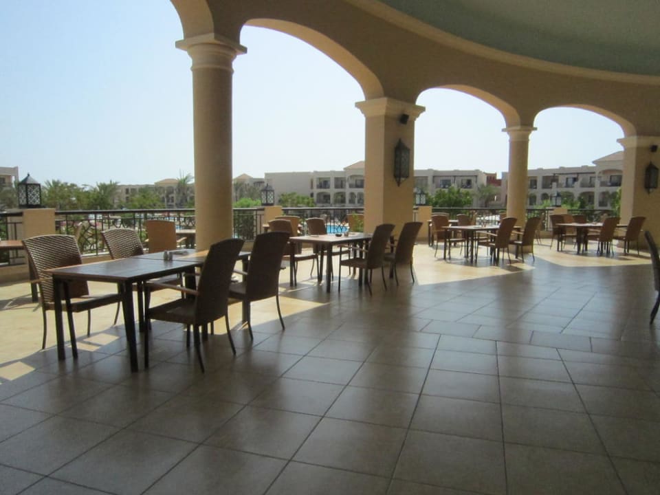Außenbereich des Restaurants JAZ Aquamarine Resort