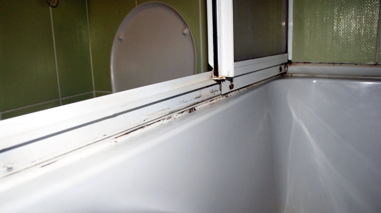 Bad Schimmel in der Badewanne Hotel Orfeus Park