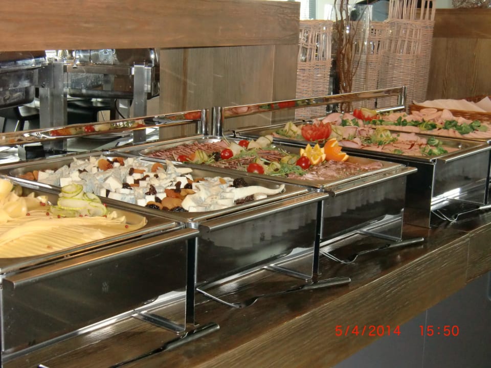 Buffet am Morgen Marine Hotel by Zdrojowa
