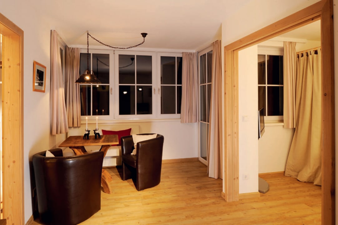 Gemütliches Wohnzimmer mit Sitzecke oder Couch Suiten am Schloss