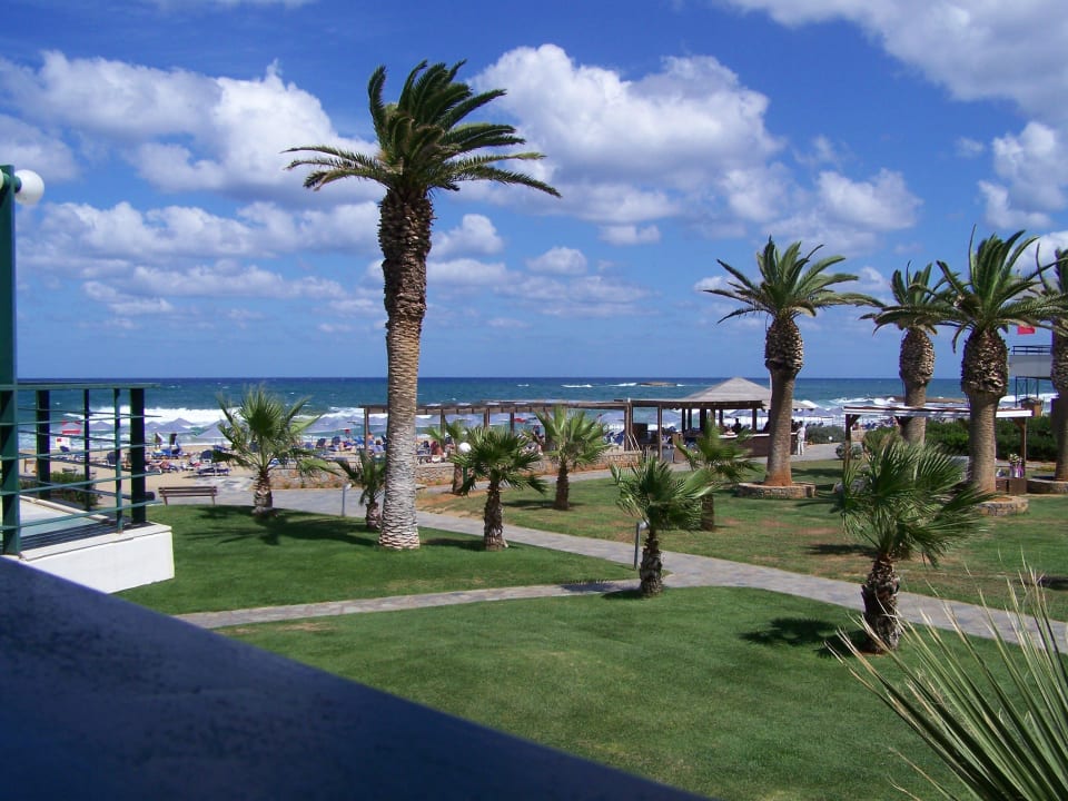 Der Weg zum Hotelstrand Calimera Sirens Beach