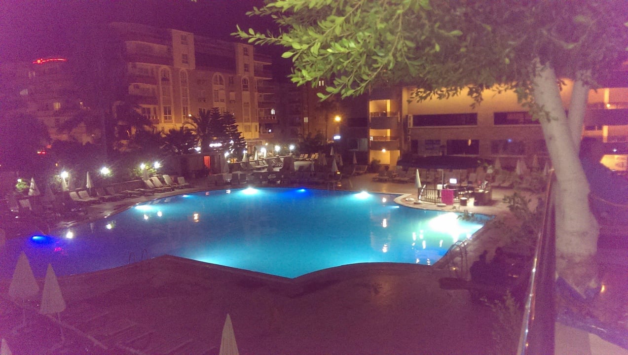 Ночной вид на бассейн Prestige Alanya