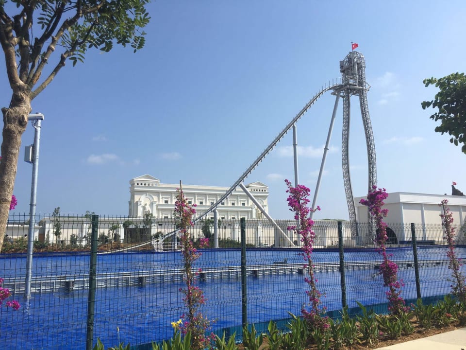 Achterbahn im Aquapark The Land of Legends Kingdom Hotel