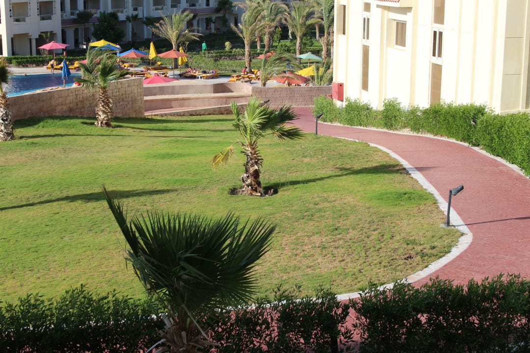 Weg zum Pool Serenity Alpha Beach