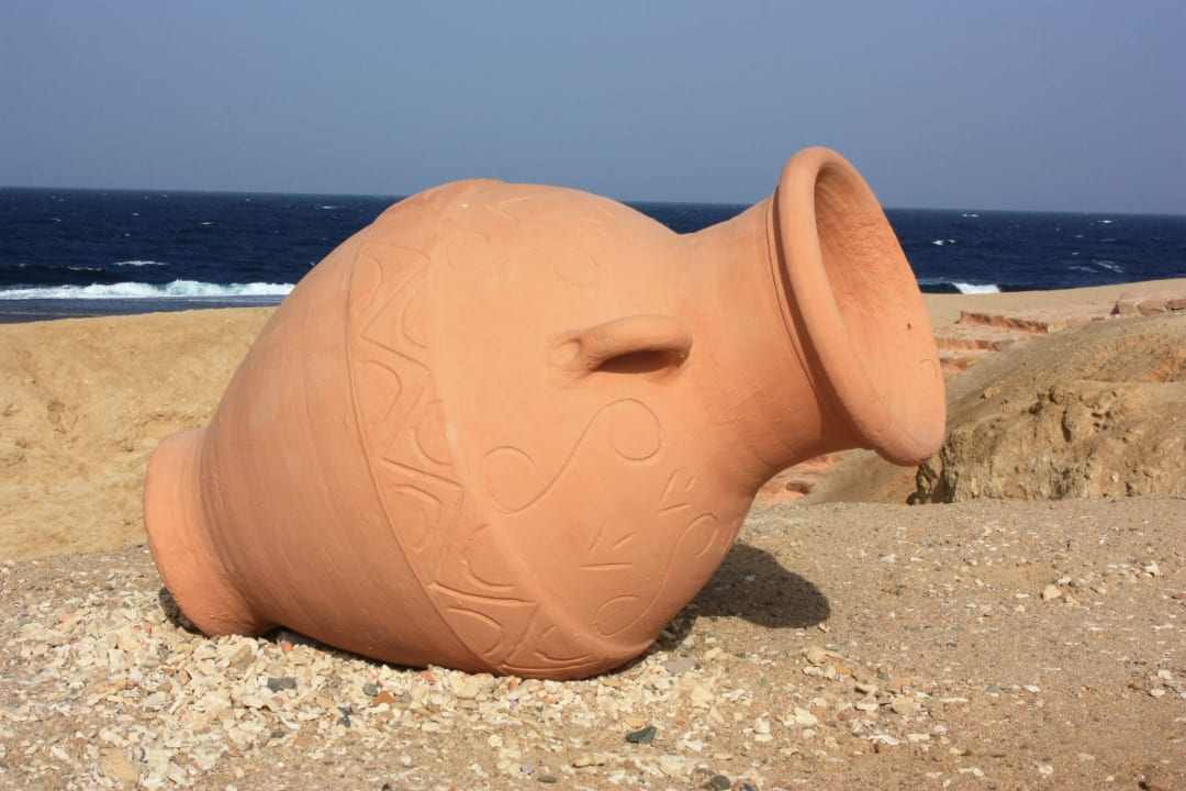 Aan het strand Jaz Dar EL Madina