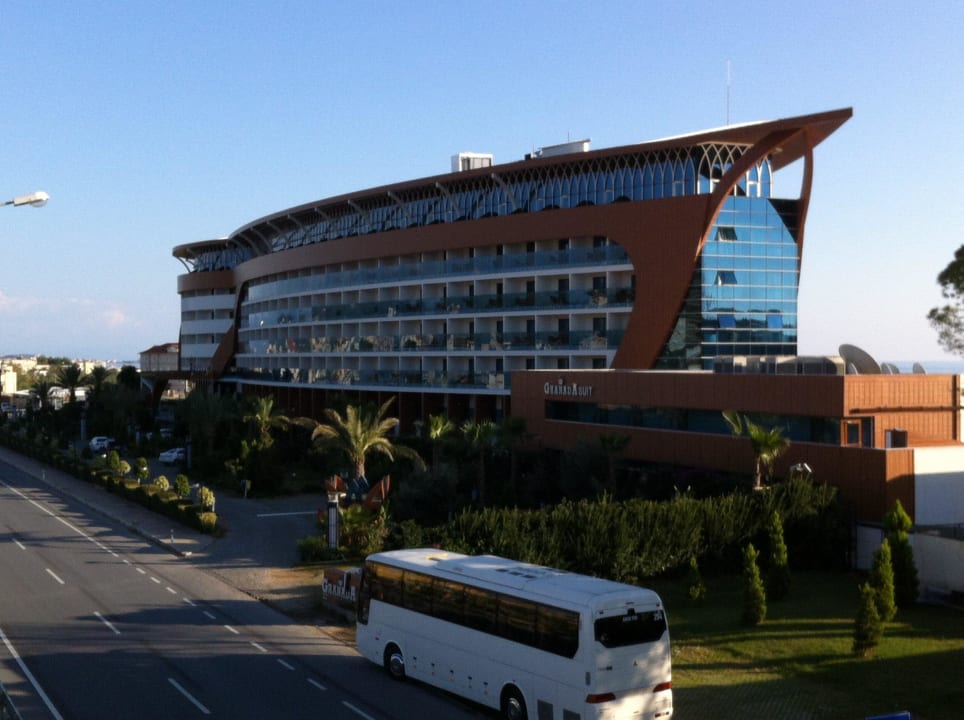 Vorderansicht Granada Luxury Okurcalar