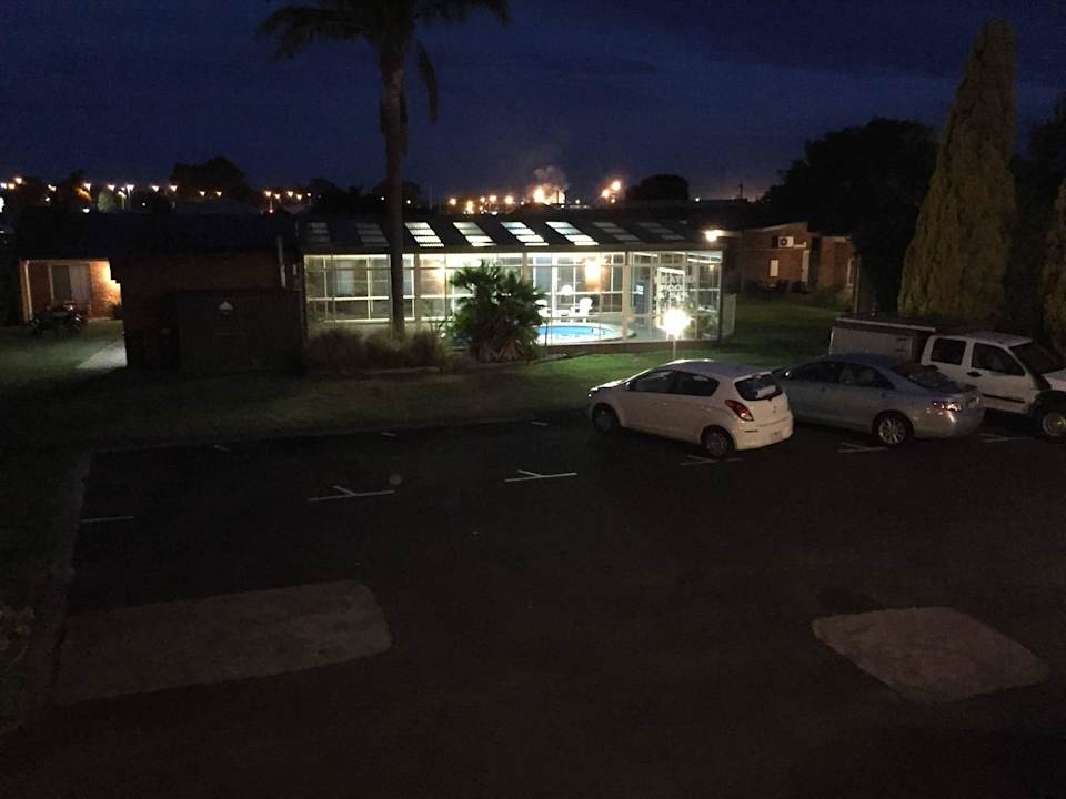 Parkplätze und Pool Apartments Arkana Motor Inn & Terrace