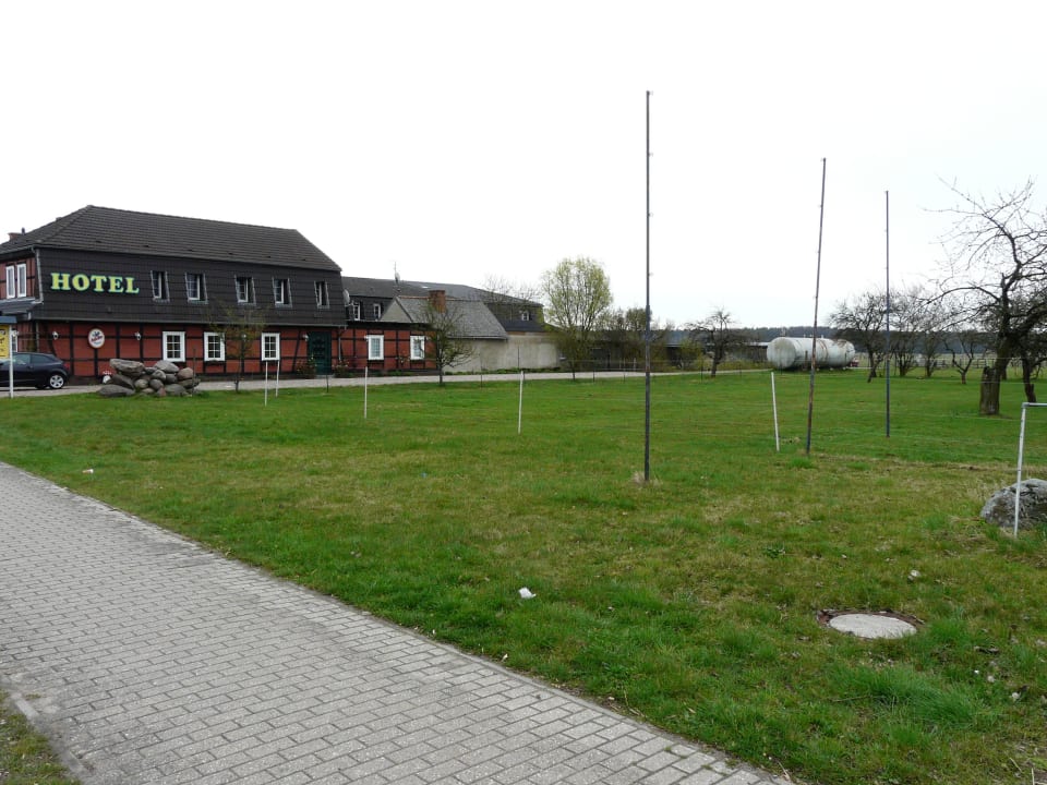 Von Salzwedel kommend Wolfshotel am Arendsee