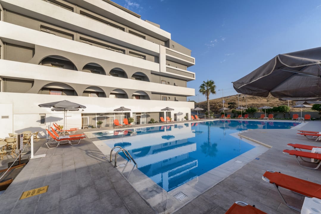 Pool Vanisko by Checkin