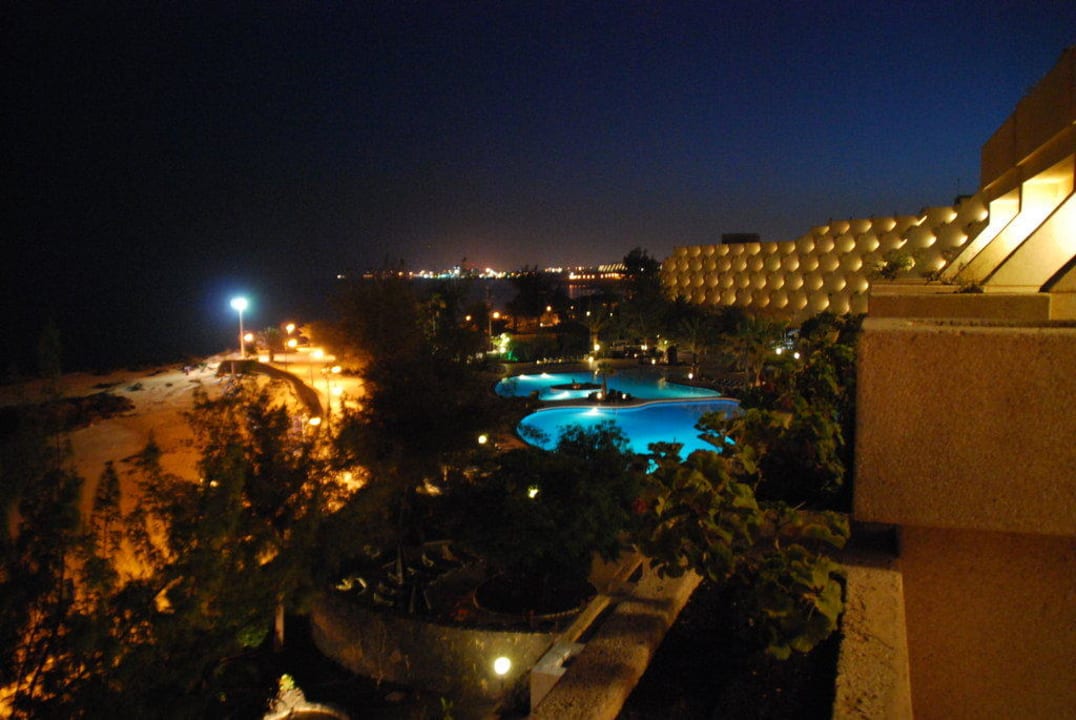 Poolanlage bei Nacht Hotel Grand Teguise Playa