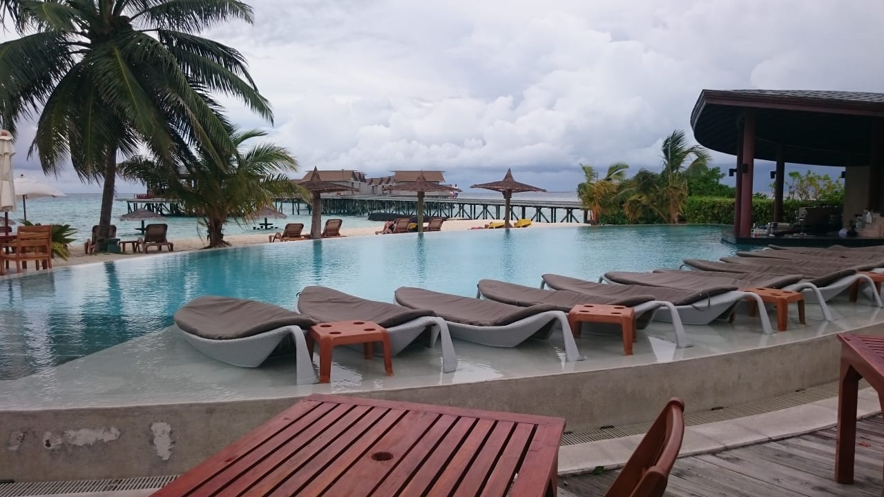 Pool Centara Ras Fushi Resort & Spa Maldives