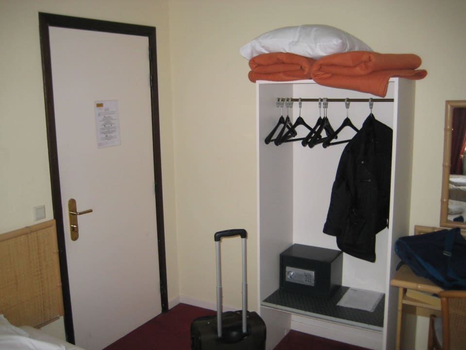 Шкаф Hotel Queen Mary