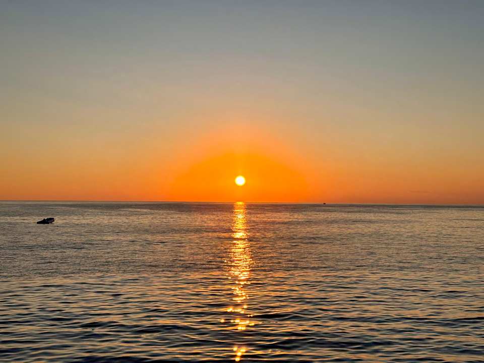 Strand Quattro Beach Spa & Resort