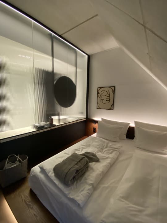 Zimmer Karl August - a Neighborhood Hotel