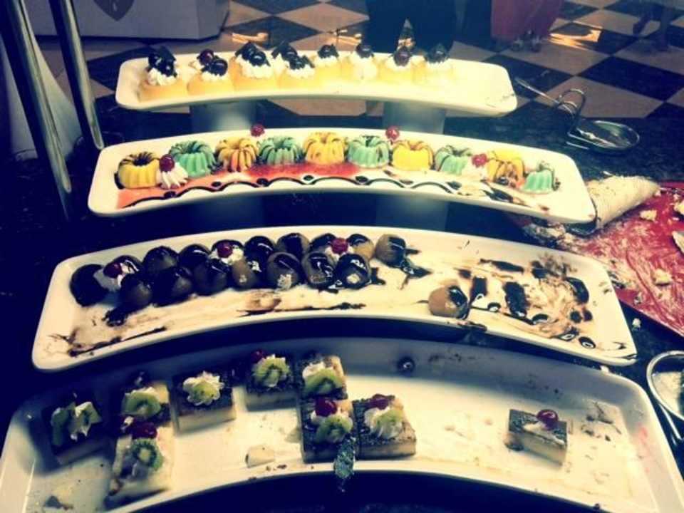 Assortiments de desserts  Side Royal Paradise Hotel