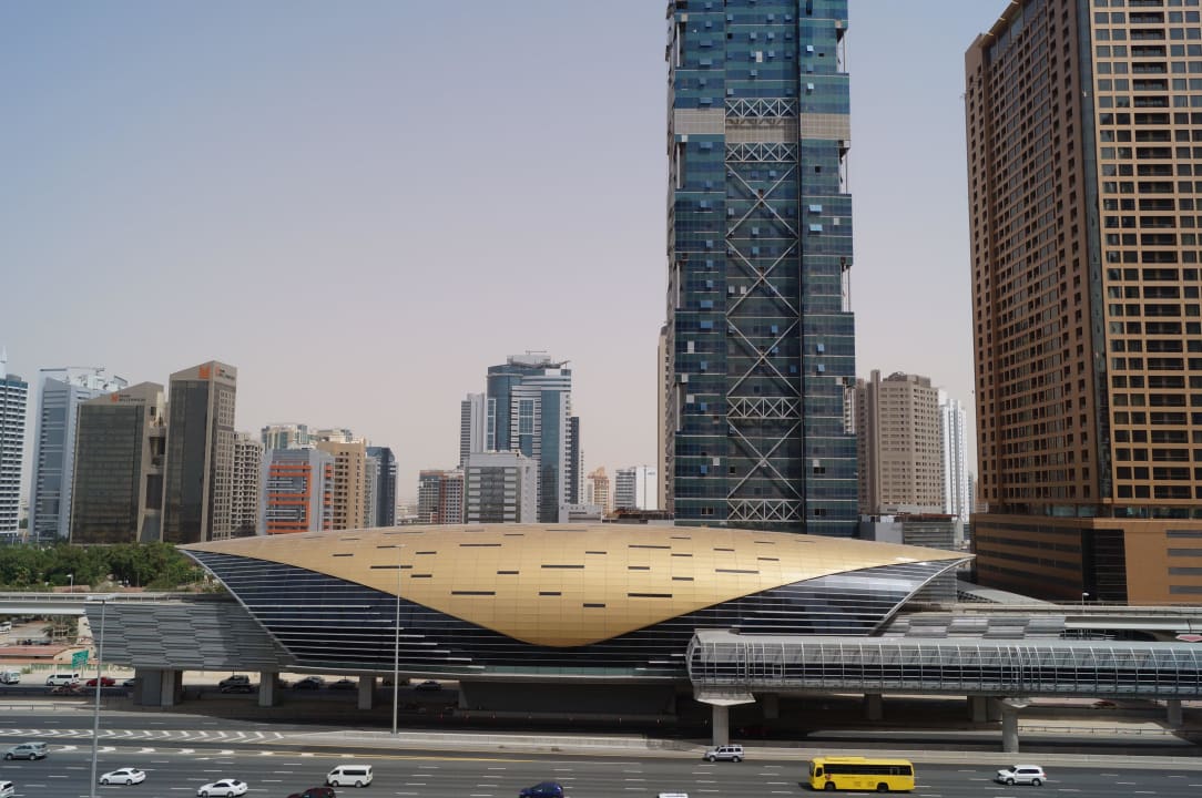 Metro  Two Seasons Hotel & Apartments