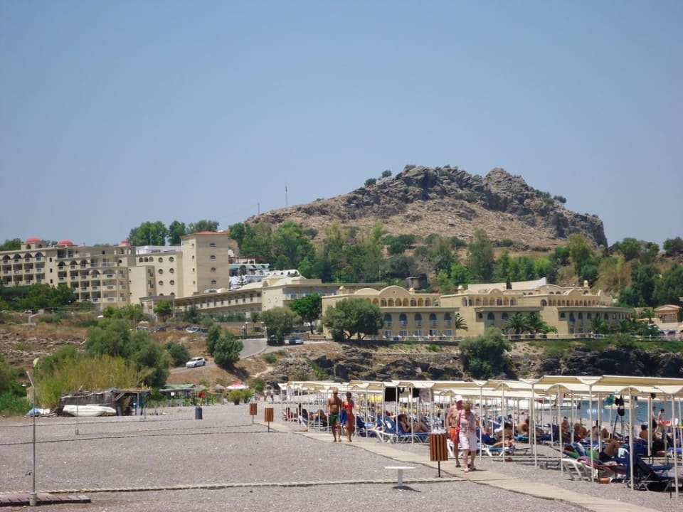 Aussicht vom Liegestuhl am Hotelstrand TUI BLUE Lindos Bay
