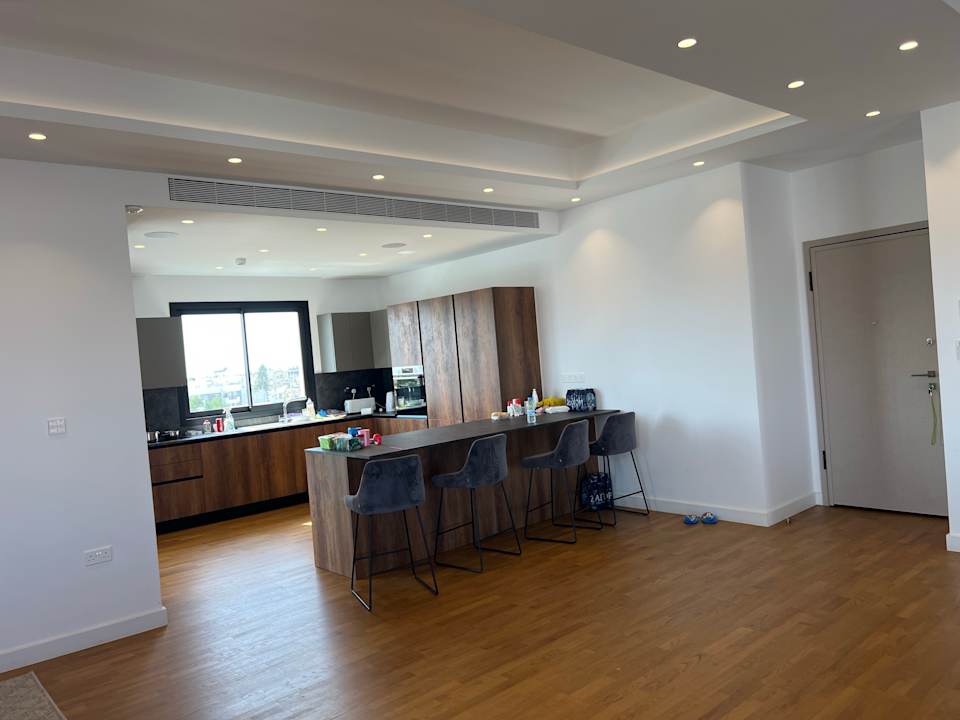 Zimmer Sanders Crystal 2 - Cute 1-bdr Apt With Shared Rooftop