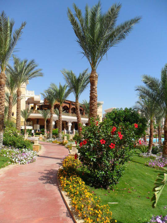 Weg im Garten Pickalbatros Palace Resort