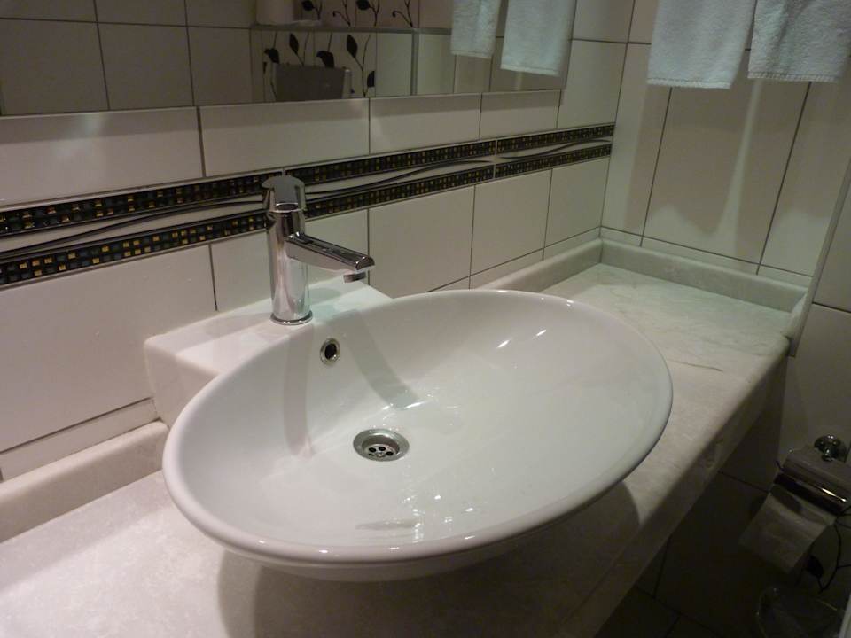 Bad mit großzügiger Ablagemöglichkeit Hotel Grand Halic