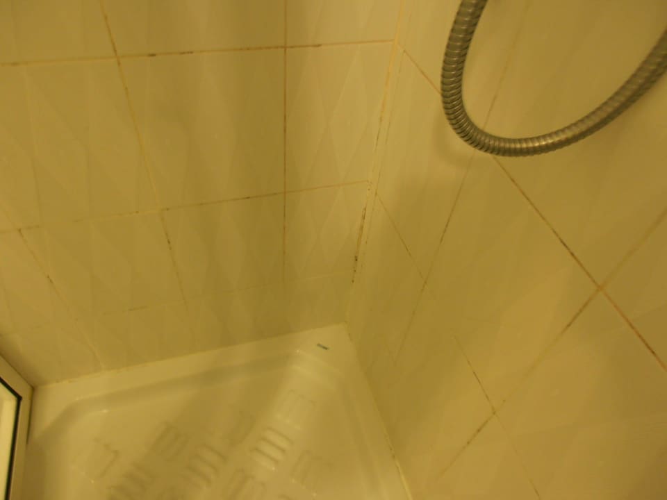 Die Dusche eines 4Sterne-Hotels sollte anders sein Hotel Floris