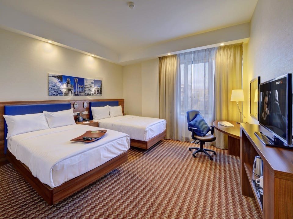 Номер с двумя раздельными кроватями  Hampton by Hilton Volgograd Profsoyuznaya