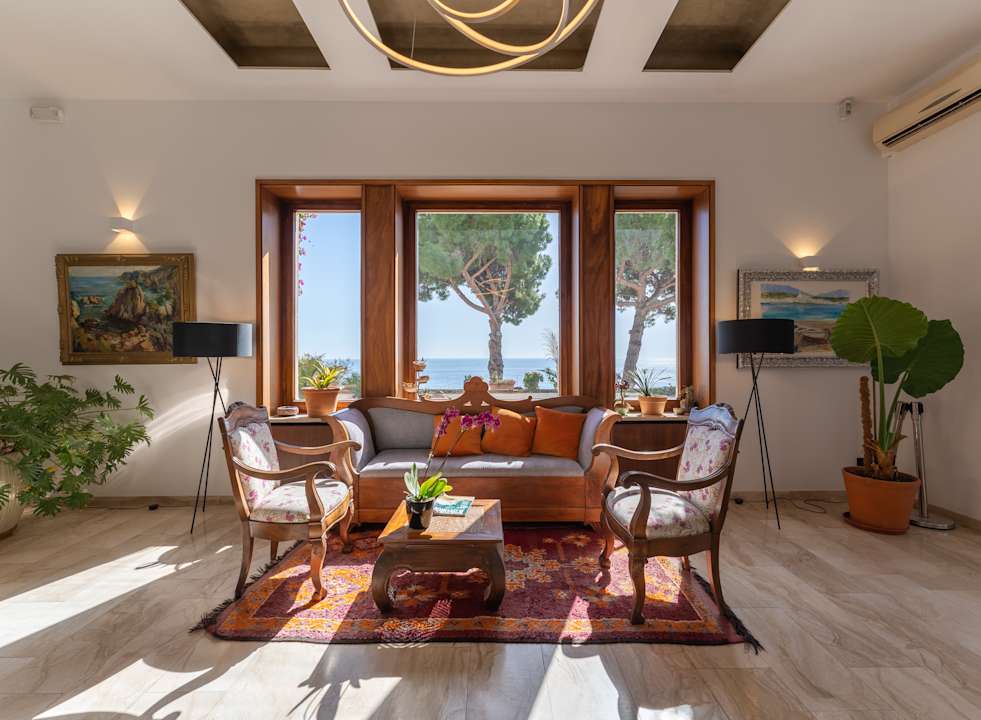 Lobby Hotel Roger de Flor Seleqtta