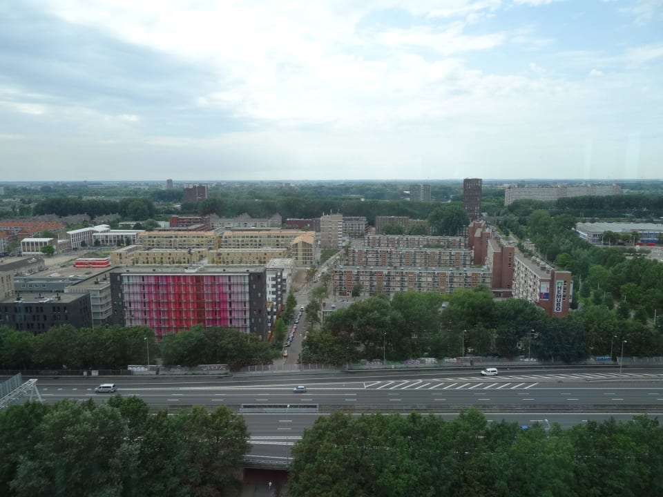 Blick auf die Autobahn etc. vom Zimmer aus Leonardo Hotel Amsterdam Rembrandtpark