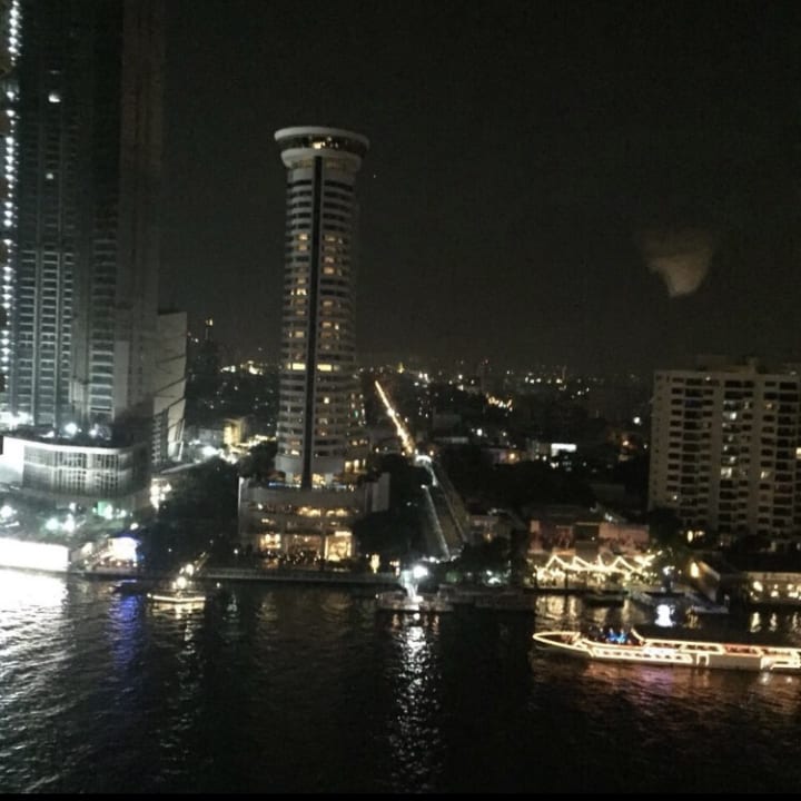 Ausblick Royal Orchid Sheraton Hotel & Towers