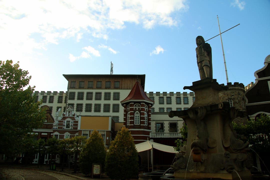 Vom Heide Park die Rückseite des Hotels. Heide Park Abenteuerhotel