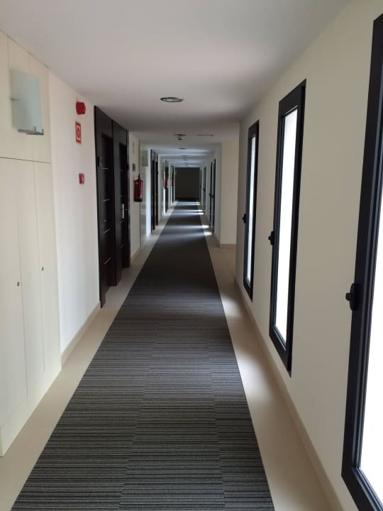 Flur vorm Zimmer allsun Hotel Bahia del Este