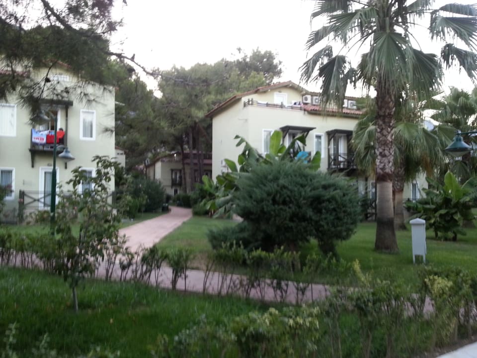 Вид на бунгало Crystal Flora Beach Resort