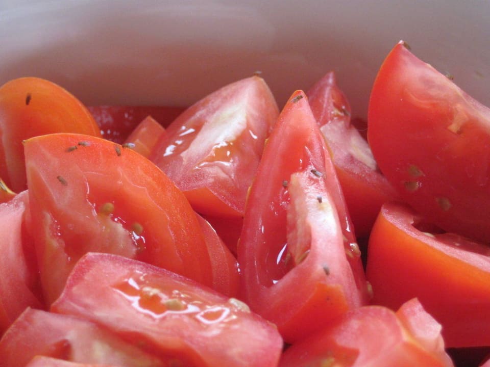 Fruit flies on salad Sun Siyam Iru Fushi