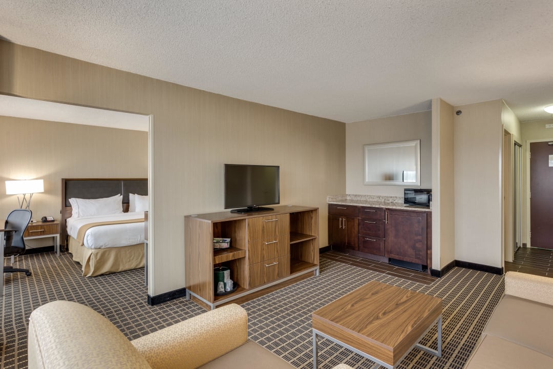 2 room suite Hotel Holiday Inn Expess Washington DC SW Springfield
