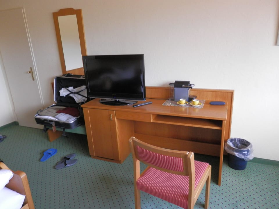 Schreibtisch mit Fernseher Hotel Sonnenberg Garni