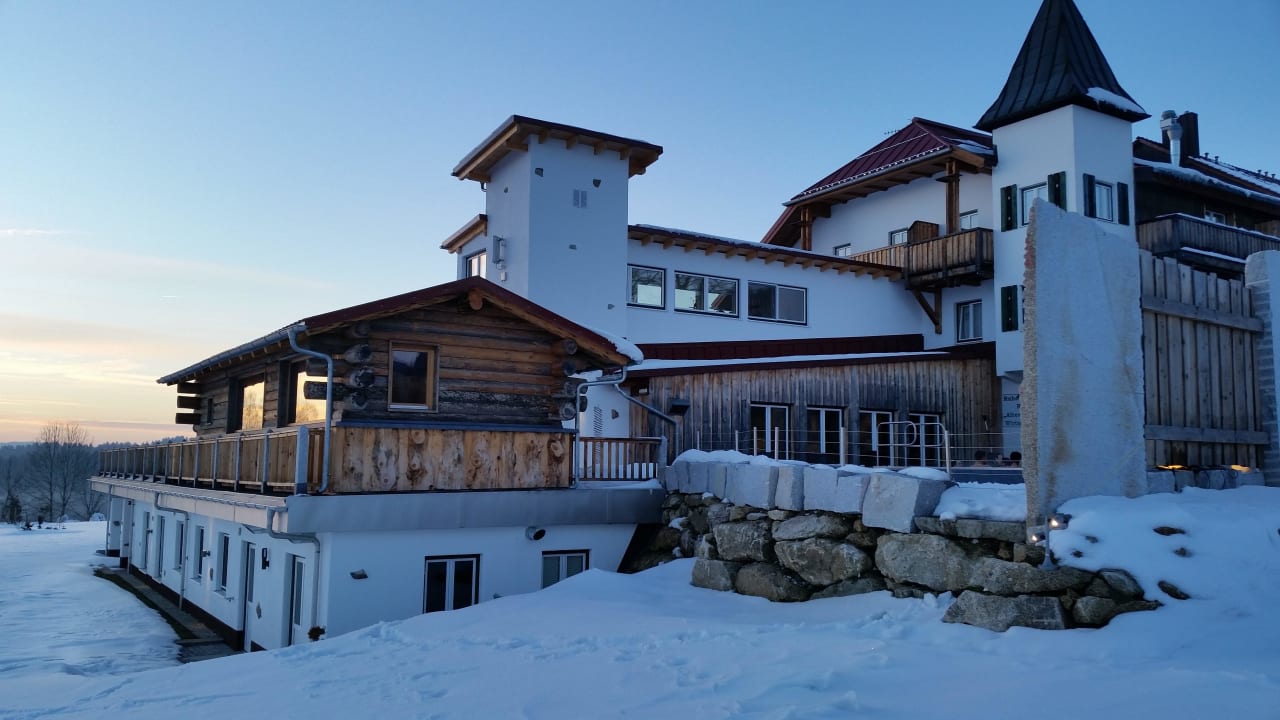 Hotelrückseite u. Panoramasauna 1. Bier & Wohlfühlhotel Gut Riedelsbach