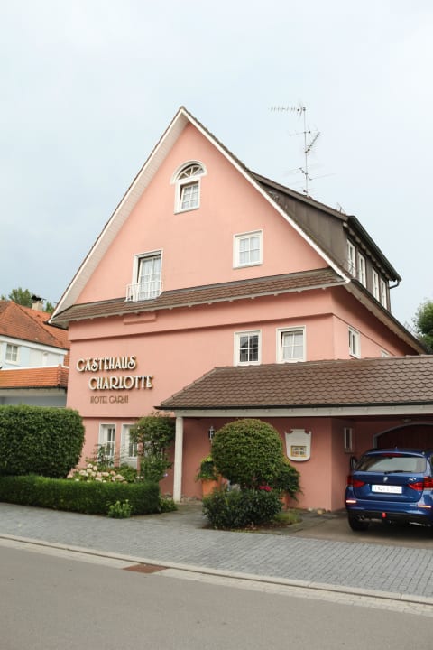 Gästehaus Charlotte - von der Straße aus gesehen Hotel Lang's Strand Cafe