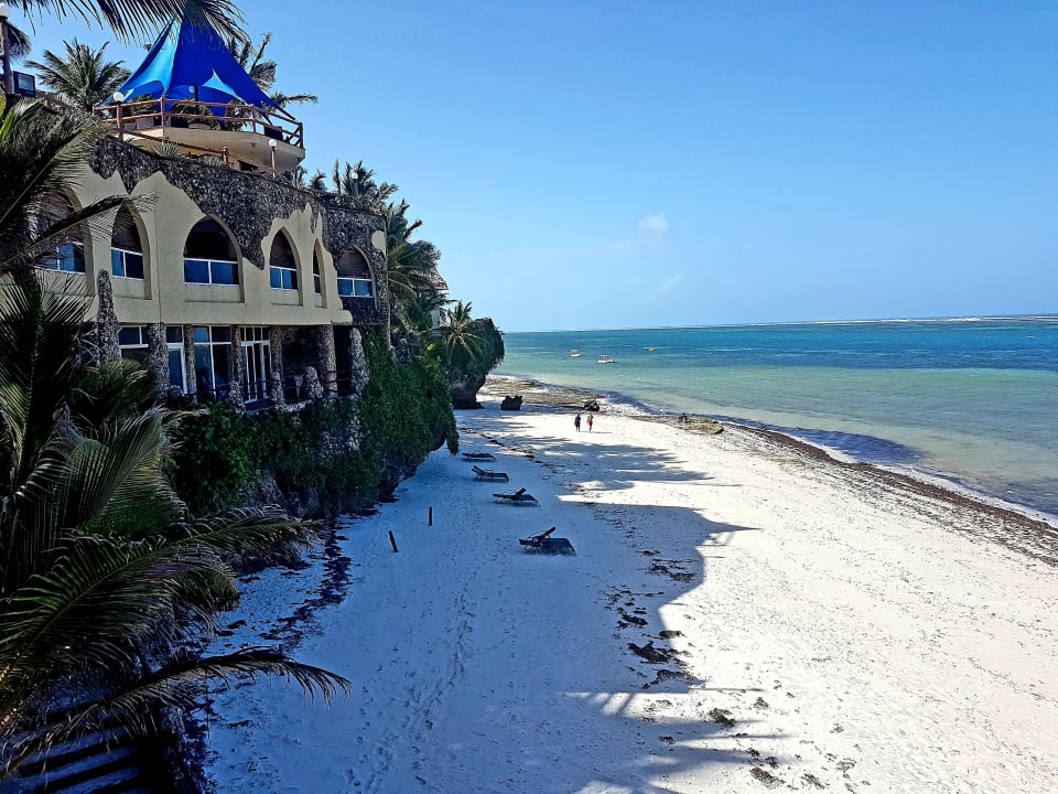 Strand Bahari Beach Hotel