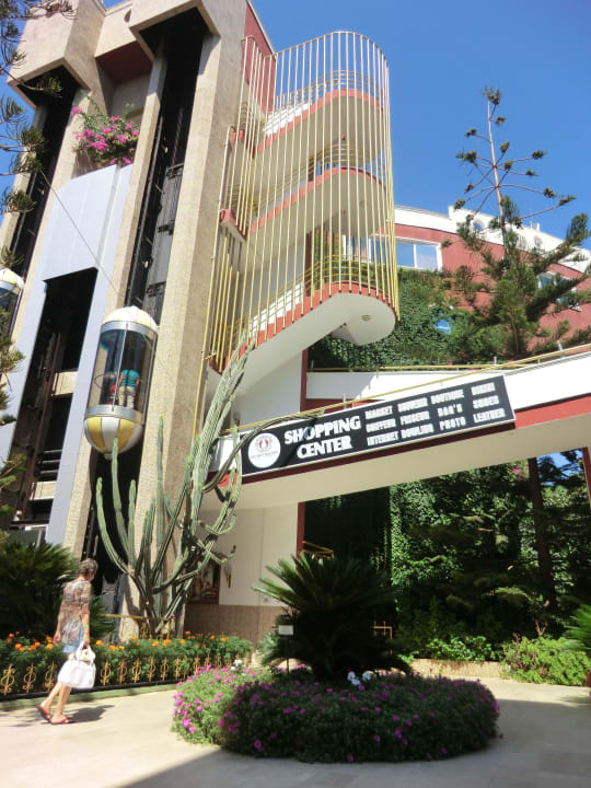 Haupthaus mit Shopping Center Botanik Hotel & Resort