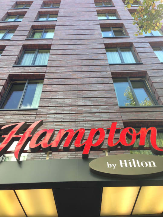 Eingang Hampton by Hilton Berlin City West