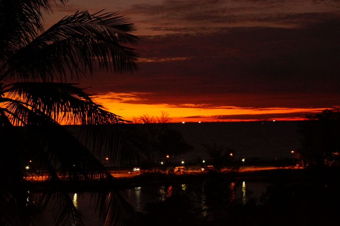 Zimmeraussicht bei Nacht (3.Stock) Best Western Phuket Ocean Resort